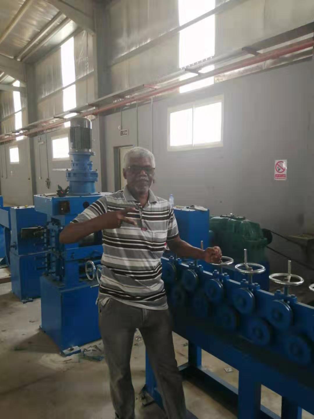 重庆发往沙特两面肋在线调直机组